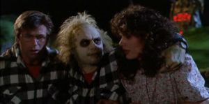 Beetlejuice: Adam (Alec Baldwin) et Barbara (Geena Davis). Lydia (Winona Ryder). Lydia (Winona Ryder), Charles (Jeffrey Jones), Delia (Catherine O'Hara) et Otho (Glenn Shadix). Adam (Alec Baldwin), Beetlegeuse (Michael Keaton) et Barbara (Geena Davis)