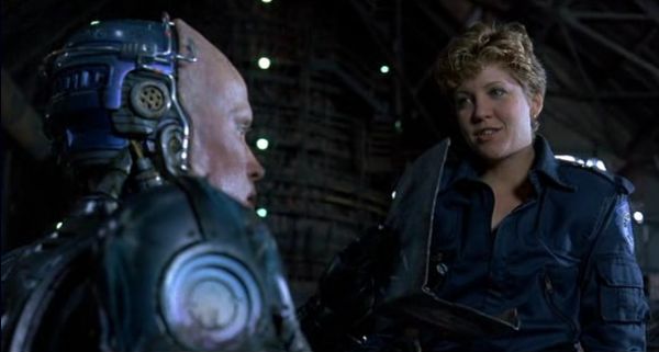 Robocop: Robocop (Peter Weller) et Officier Anne Lewis (Nancy Allen)