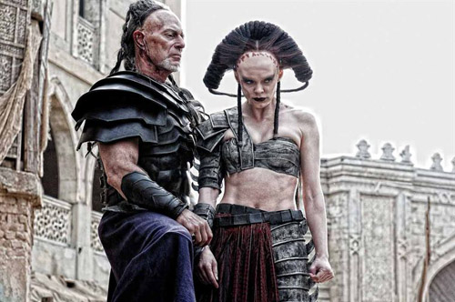 Conan le barbare: Conan (Arnold Shwarzeneger), Valeria (Sandhal Bergman) et Subotai (Gerry Lopez)