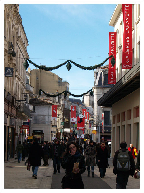 La densité de visiteurs dans les rues d'Angoulème