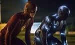 Cours Barry, Cours ! 1er clip vidéo du final de la saison 2 de Flash : Le duel de Flash contre Zoom aura-t-il lieu ?