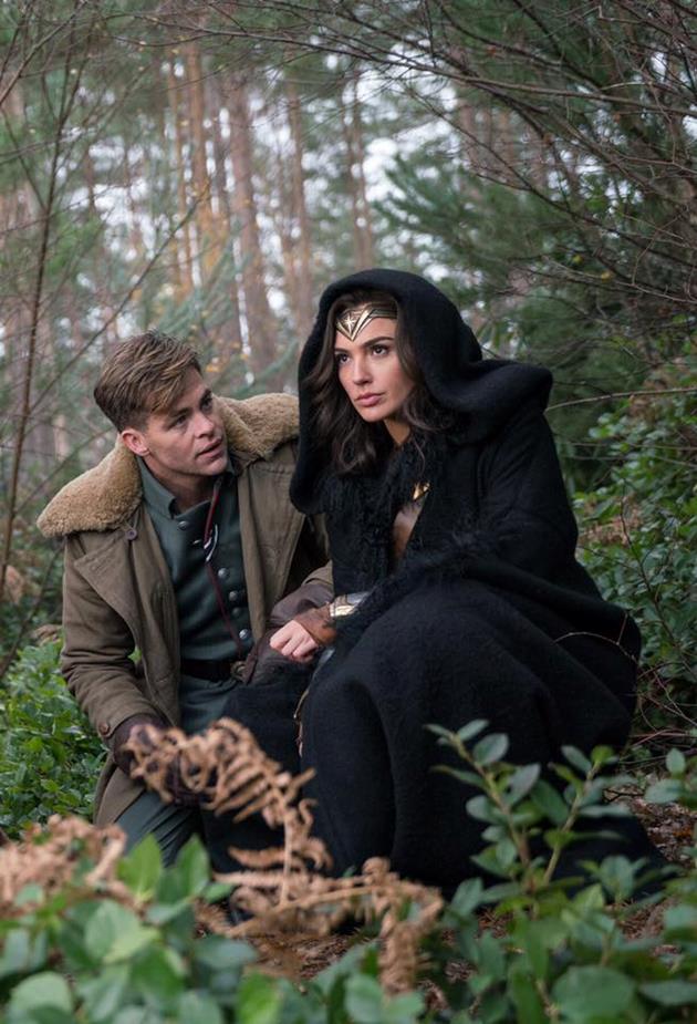 Wonder Woman se cache dans la forêt