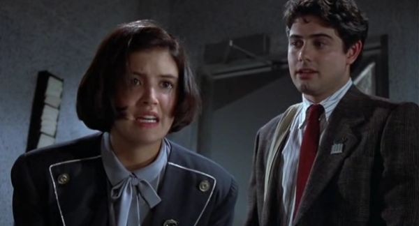 Gremlins 2: Kate Beringer (Phoebe Cates) et Billy Peltzer (Zach Galligan).