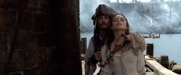 Pirates des Caraïbes 1: Jack Sparrow (Johnny Depp) et Elizabeth Swann (Keira Knightley)