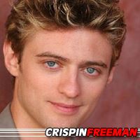 Crispin Freeman  Doubleur (voix)