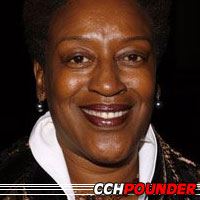 CCH Pounder  Actrice, Doubleuse (voix)