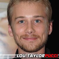 Lou Taylor Pucci  Acteur