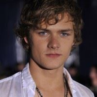 Finn Jones  Acteur