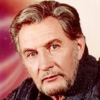 Roy Dotrice  Acteur