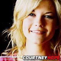Courtney Hope  Actrice
